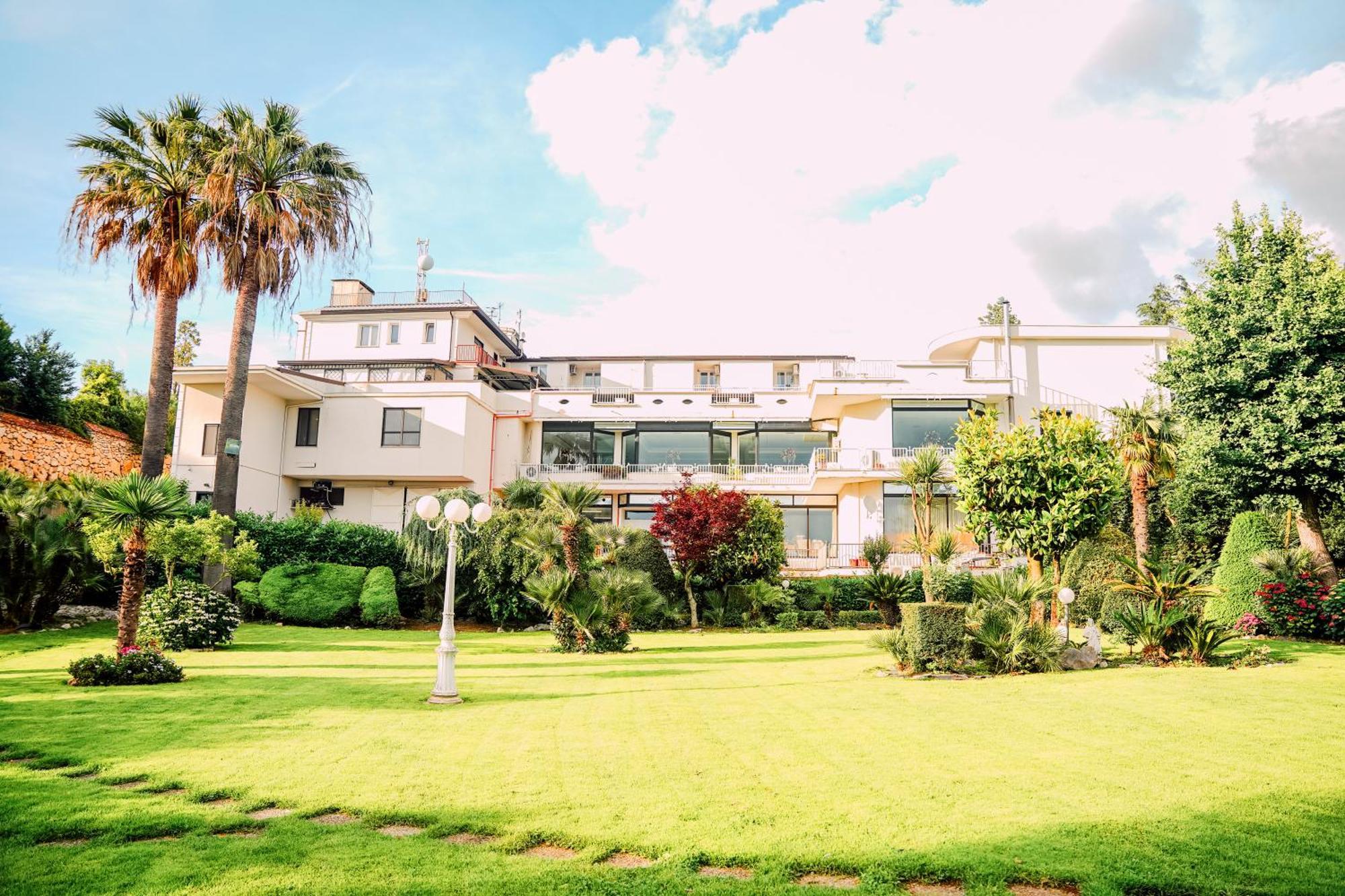 Hotel Ristorante Guardanapoli Cervino Luaran gambar